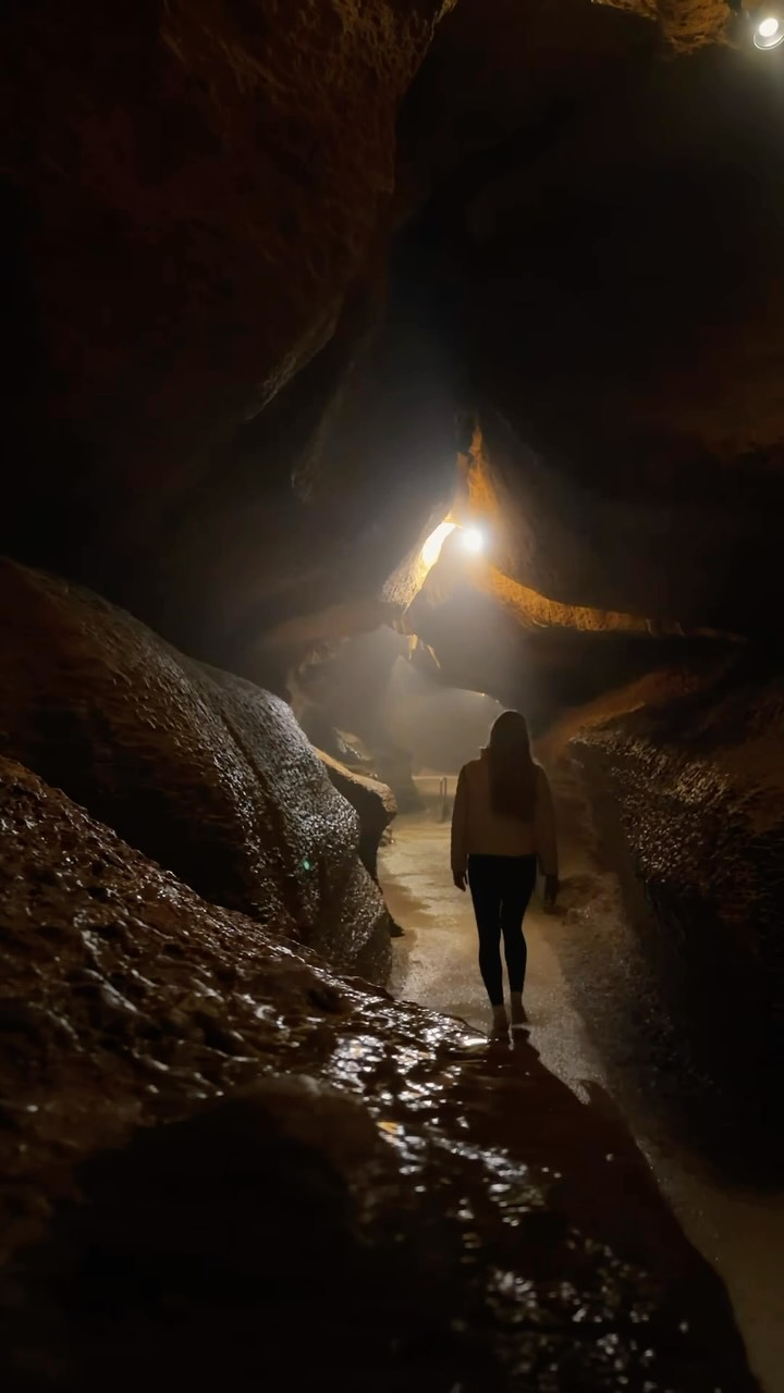 Explore Niagara Cave's Underground Wonders