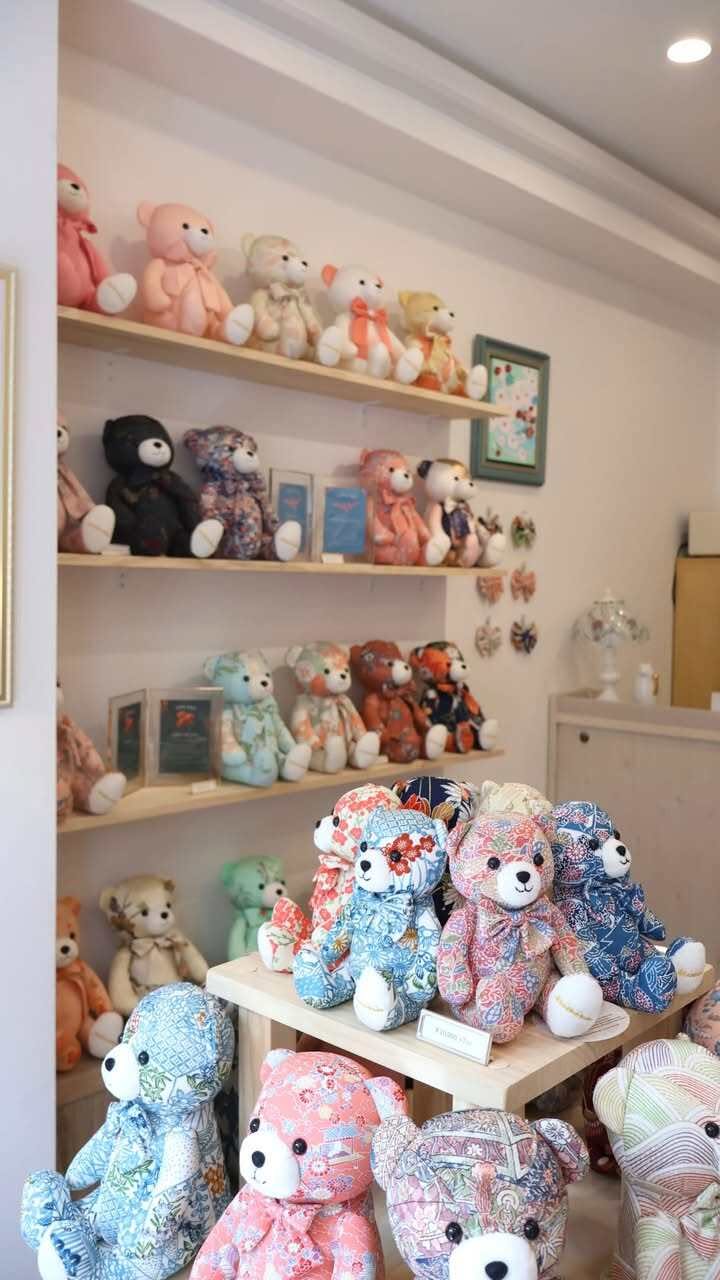 Kyoto's Kimono Teddy Bear Souvenir Shop