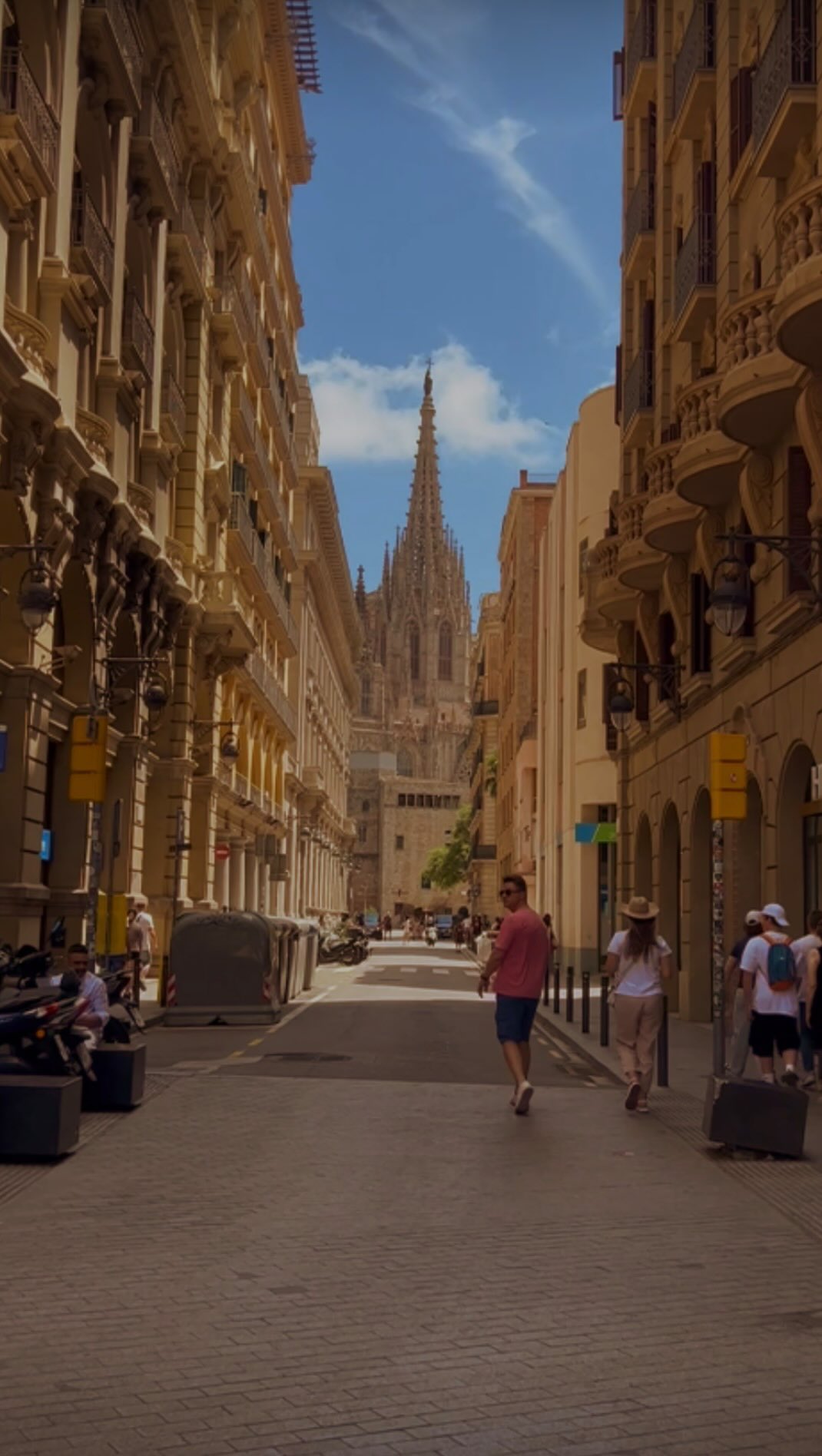 Five Photogenic Barcelona Streets for the Perfect Shot