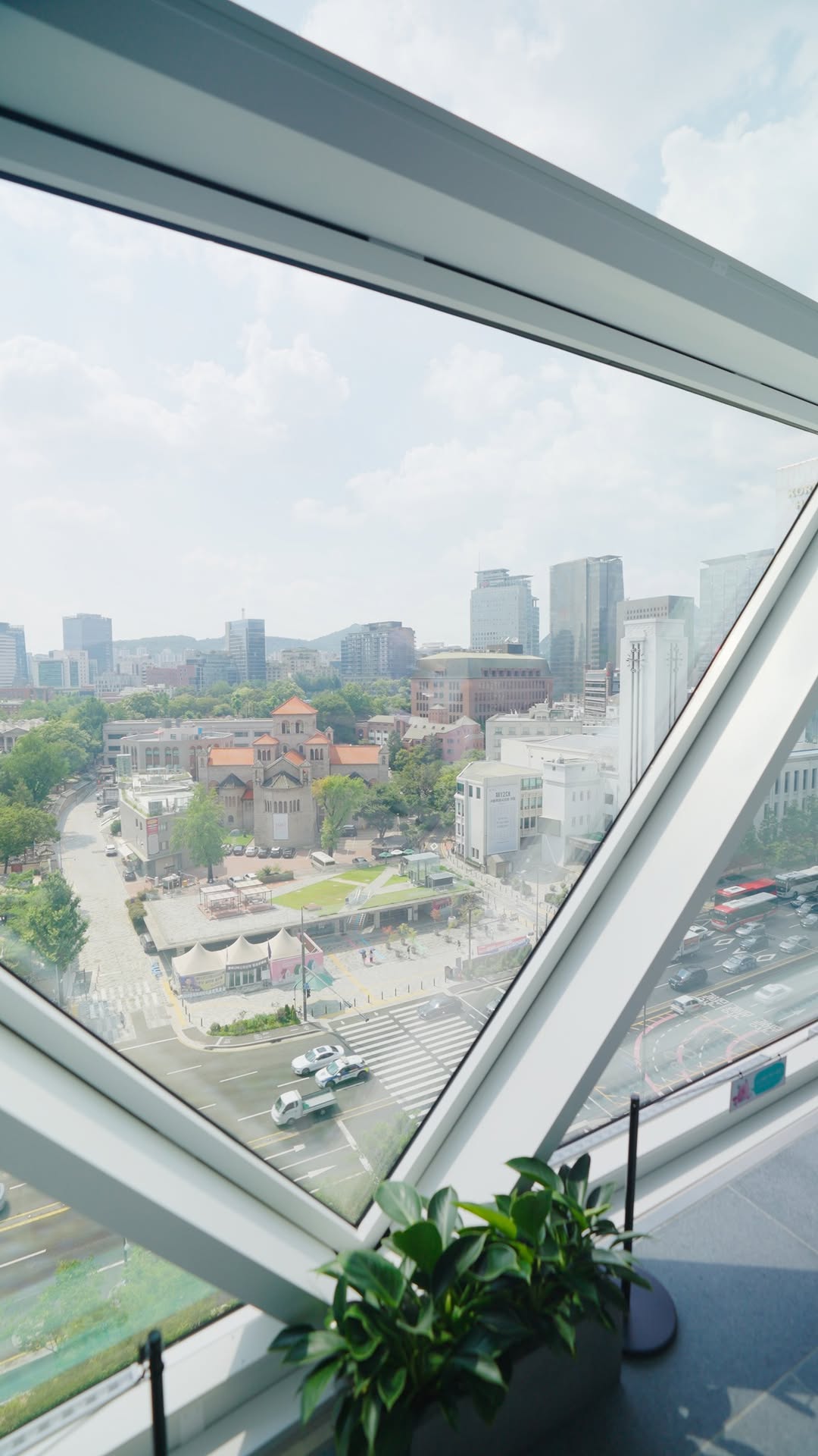 Seoul City Hall Observatory Offers Panoramic Palace Views