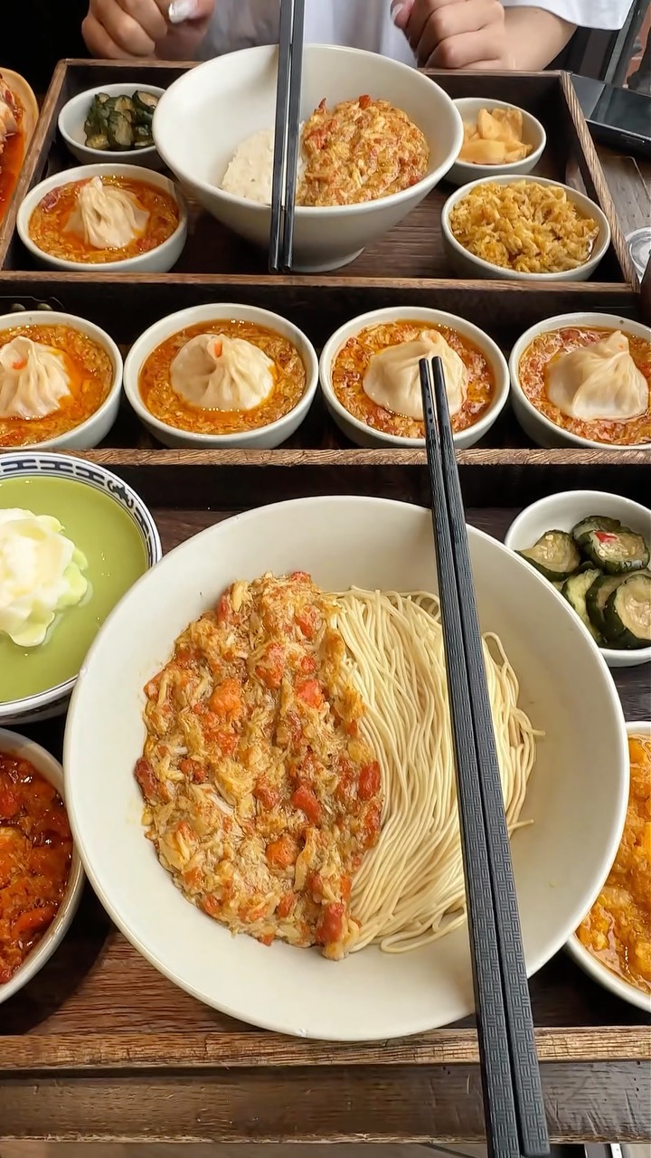 Shanghai's Bund and Yu Garden Crab Roe Noodles