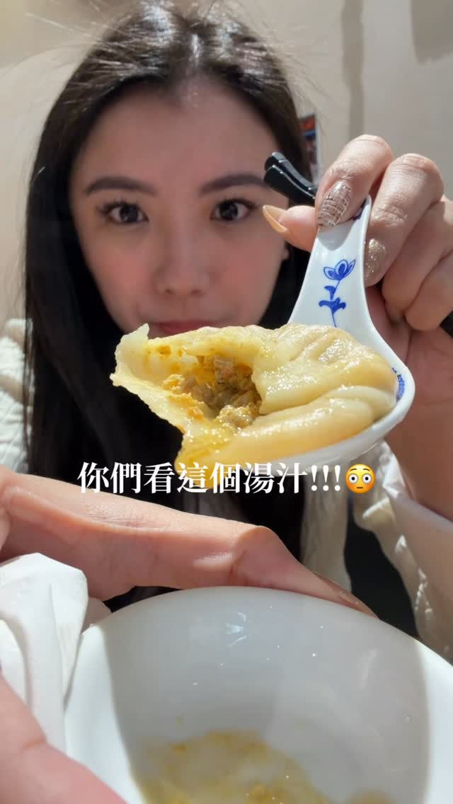 Shanghai's Best Crab Roe Xiaolongbao