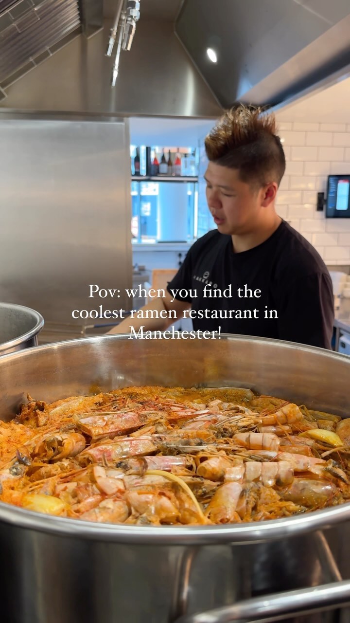 Ramen Restaurant's Interior and Kitchen Showcased