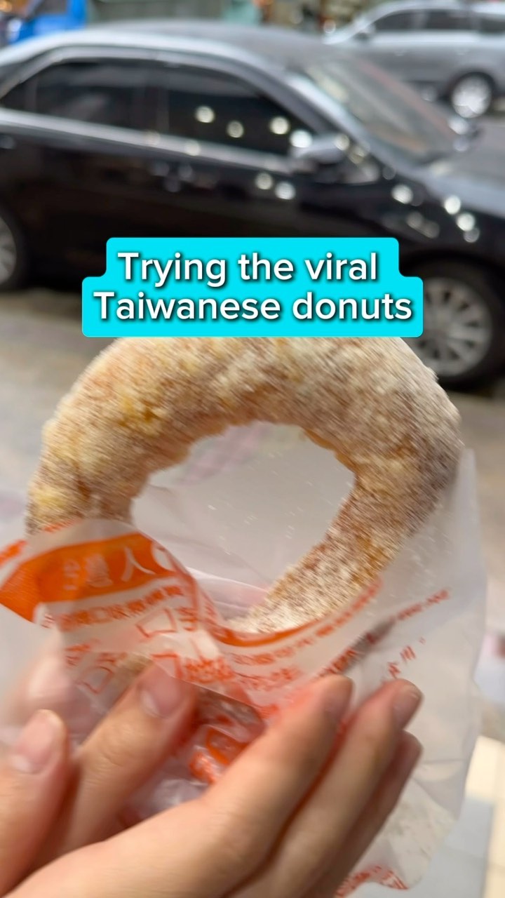 Viral Crispy Taiwanese Donuts Near Taipei Main Station