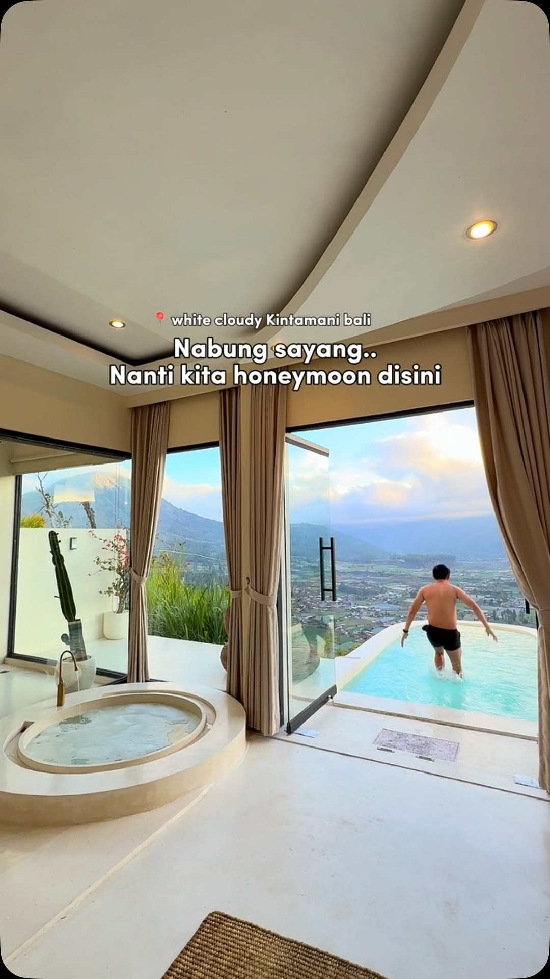 Honeymoon Villa Overlooking Balinese Mountains