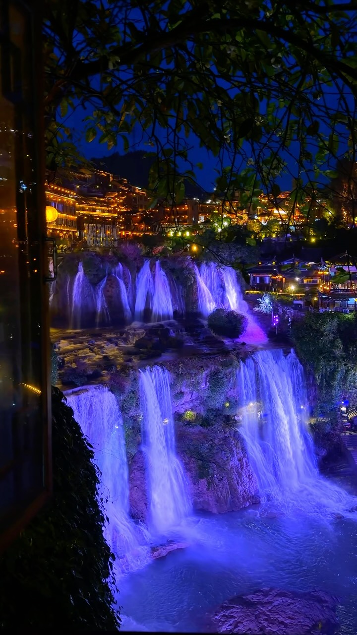 Chinese Waterfall Town Hotels With Stunning Views