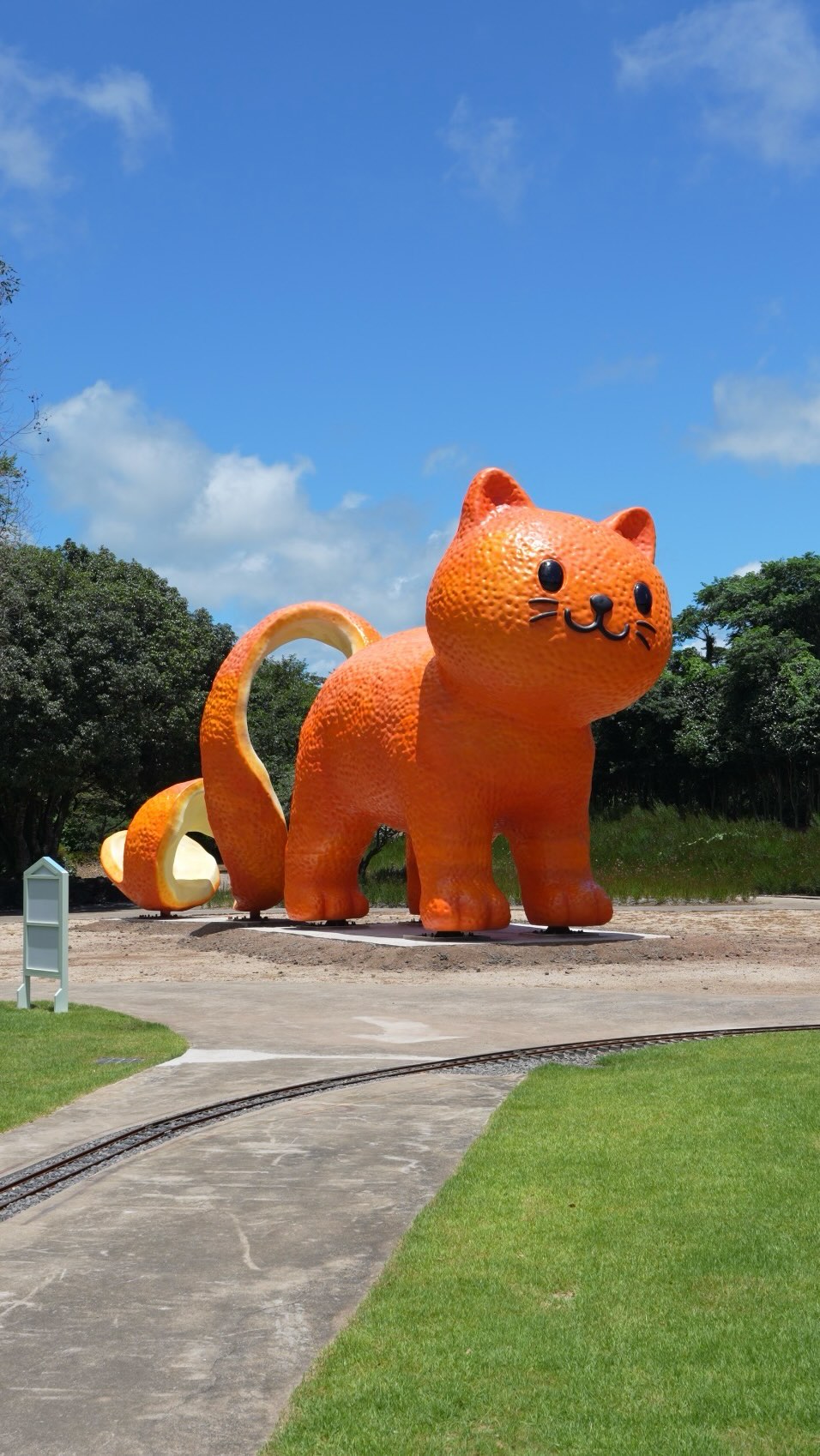 Jeju's Cat-Themed Park With Giant Tangerine Cat