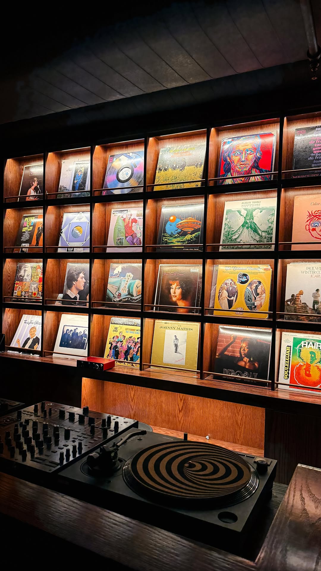 Moody Jazz Lounge Serves Creative Cocktails
