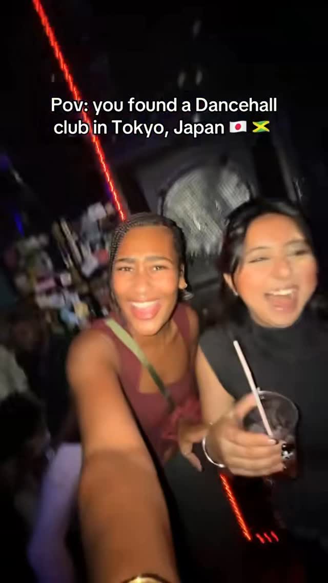 Tokyo Dancehall Club Features Lively Dancing