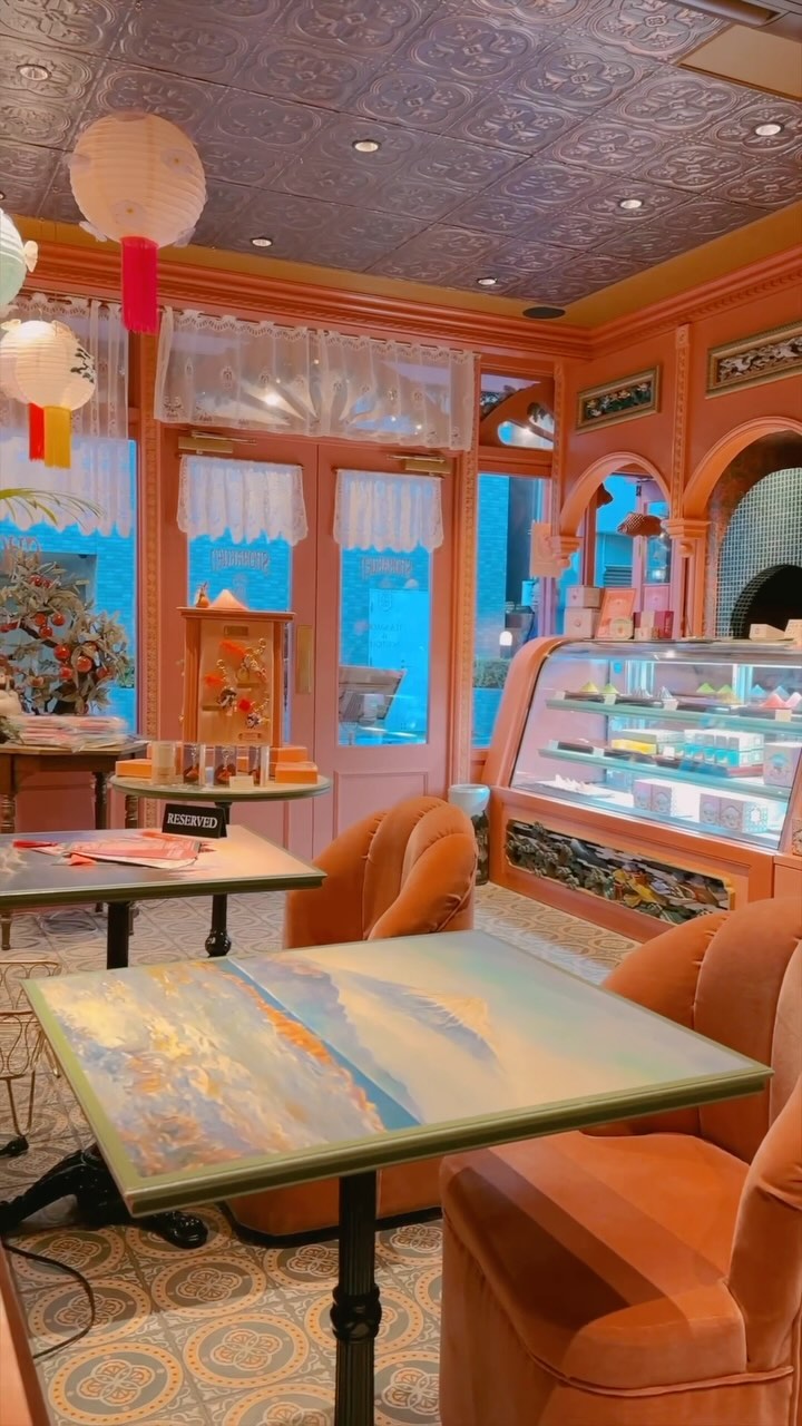 Shōrakuen Tea Salon: Mountain Cakes & Decor