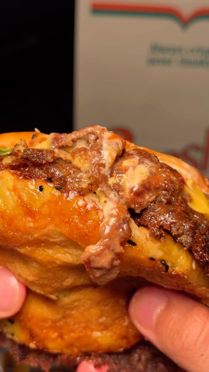 Kuwaiti Burger Joint Serves Custom Creations