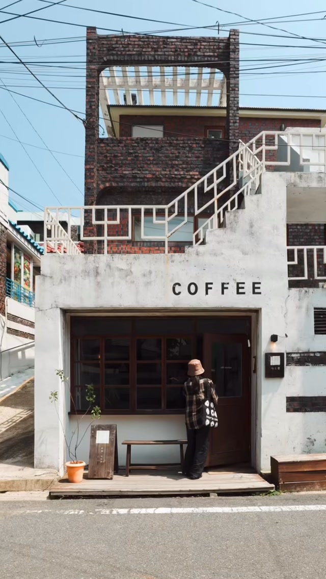 Cozy Cafe Offers Roasted Coffee And Grilled Dango