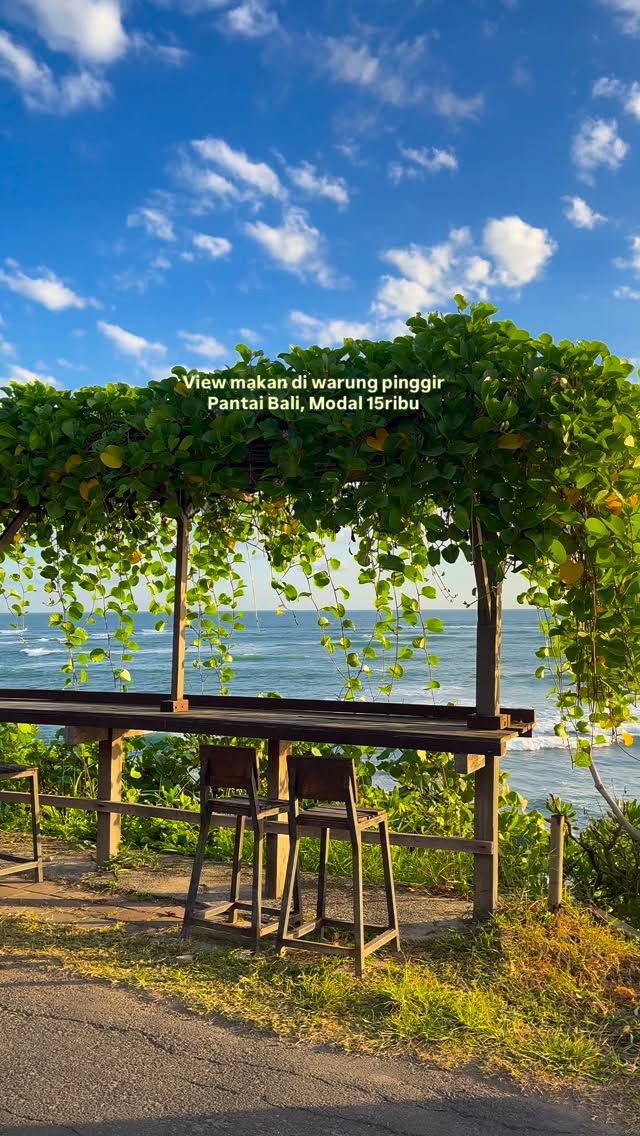 Bali Seafood Restaurant Offers Budget Beachfront Dining