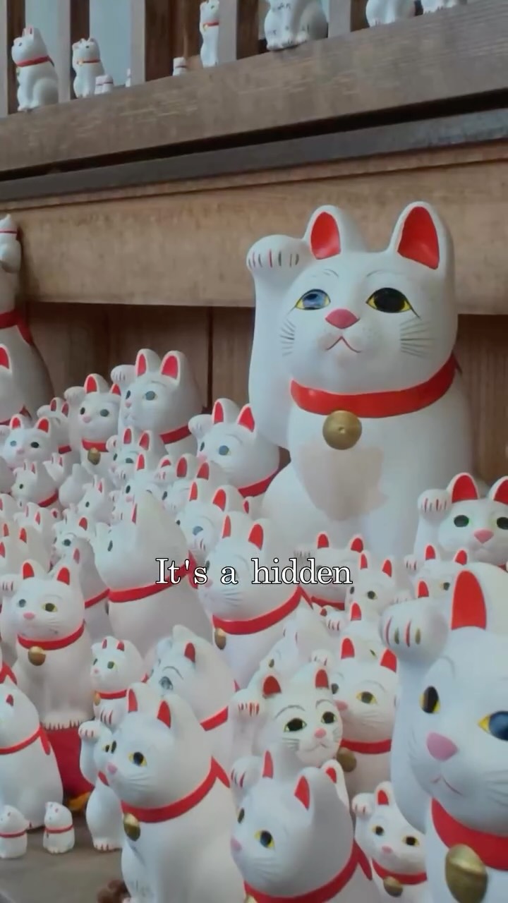 Gōtokuji Temple's Lucky Cats