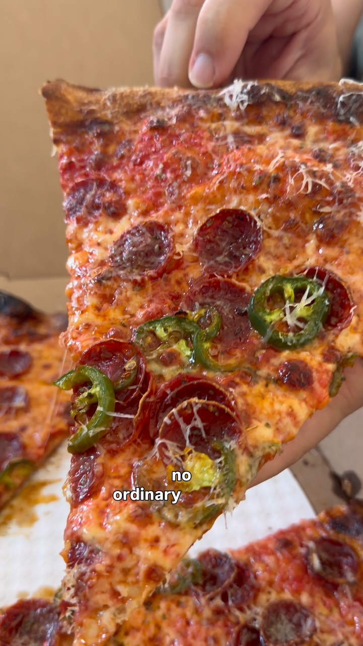 Sonny's Hollywood Pizza Offers East Coast Style