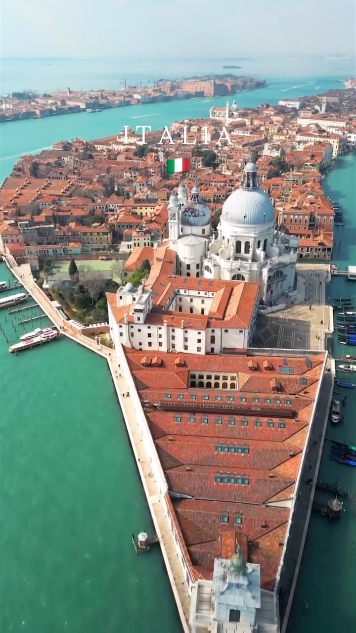 Italian Destinations Featuring Historic Architecture
