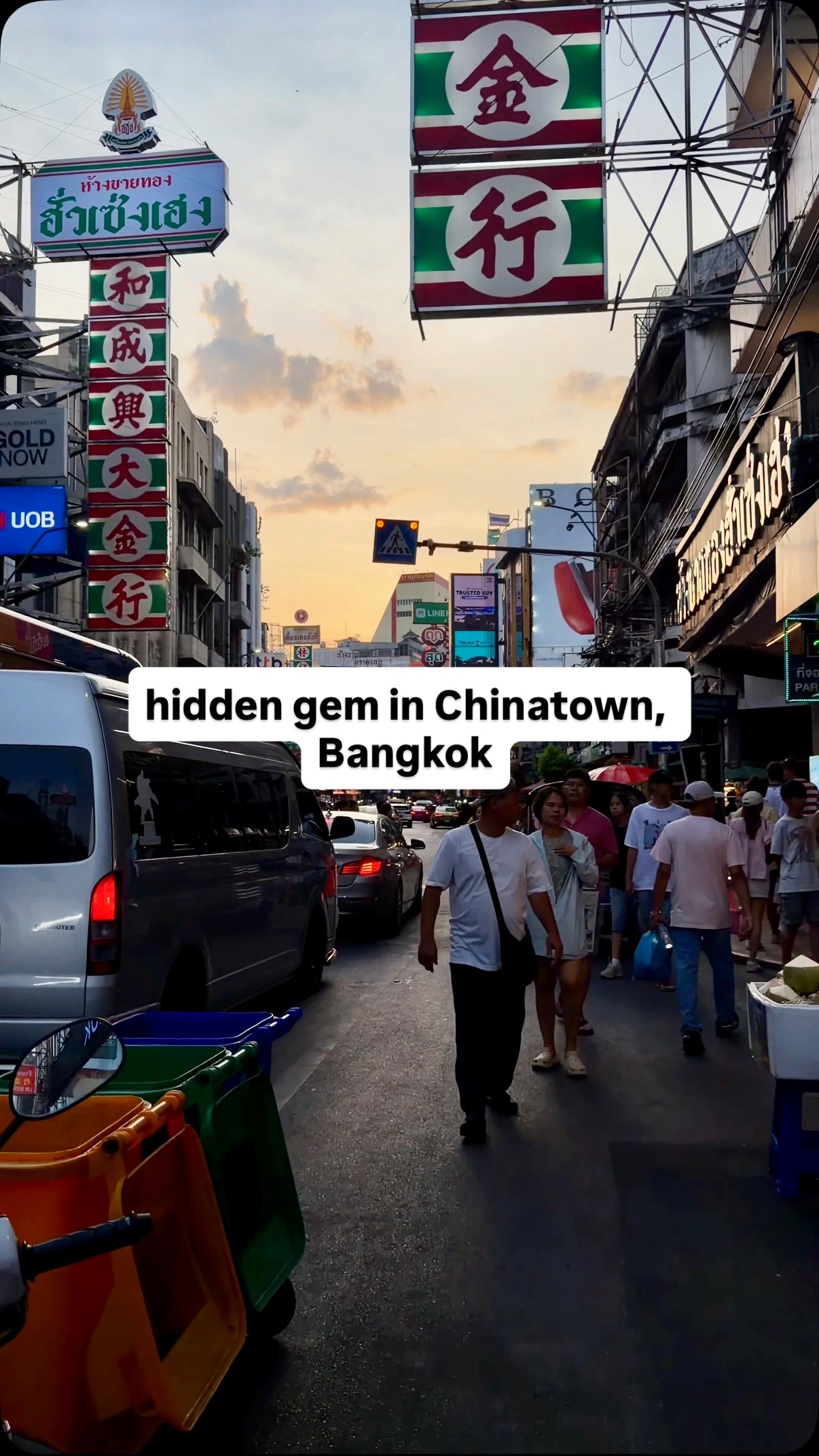Chinatown's Cozy Cafe And Temple Visit