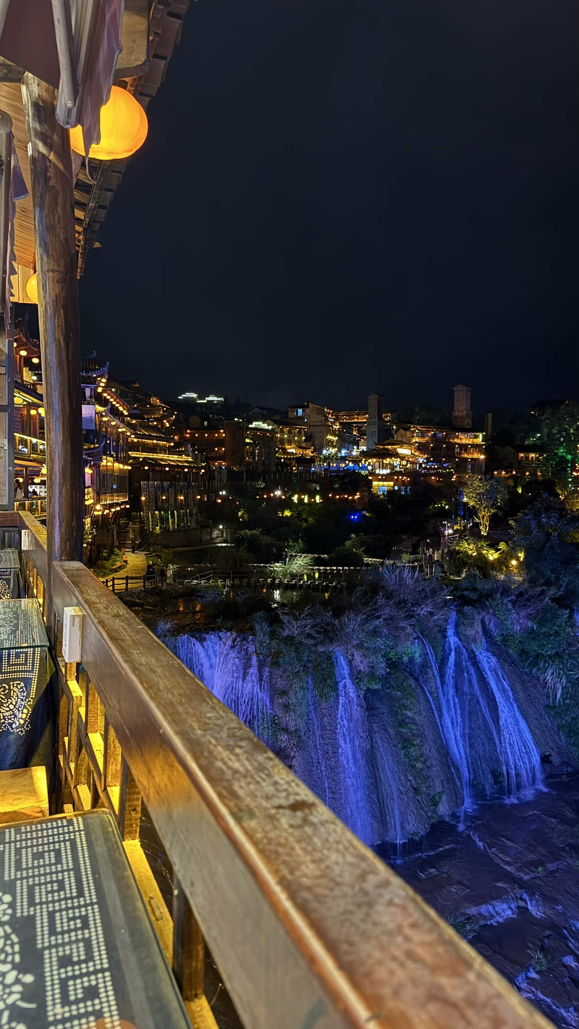 Furong Ancient Town's Dreamlike Waterfalls And Night Views