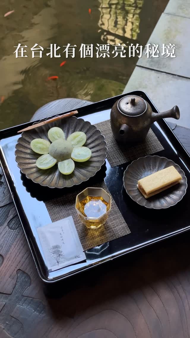 Dadaocheng Tea House: Traditional Ambiance and Koi Ponds