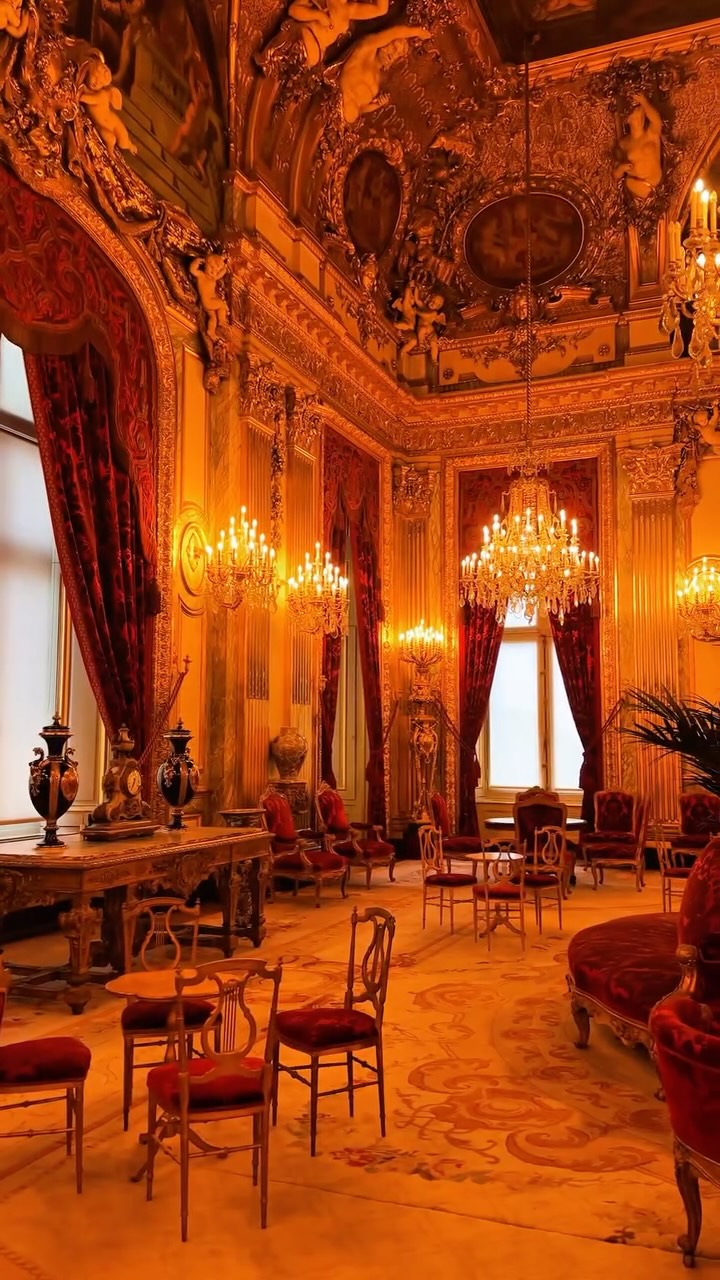 Parisian Palace and Museum Splendor