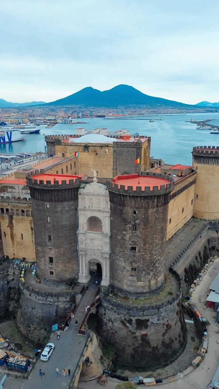 7 Attractions in Napoli