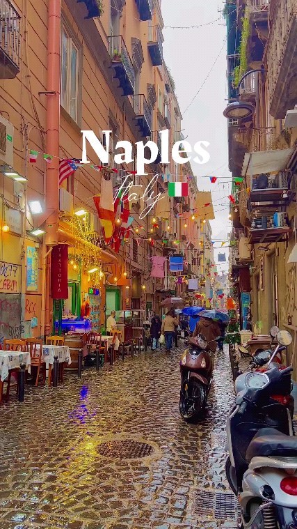 Naples' Grand Public Spaces