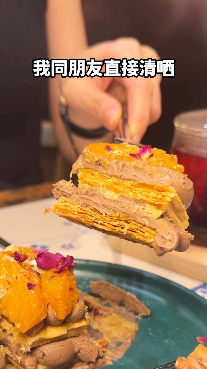 Hong Kong Cafe Serves Specialty Coffee And Desserts