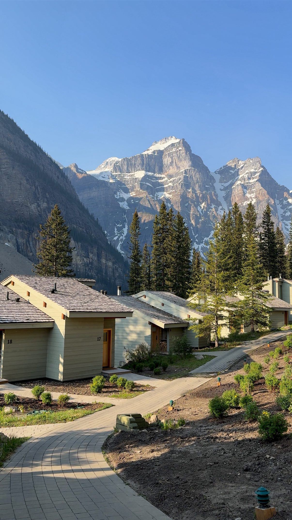 Canadian Rockies Luxury Lodging and Scenic Lakes