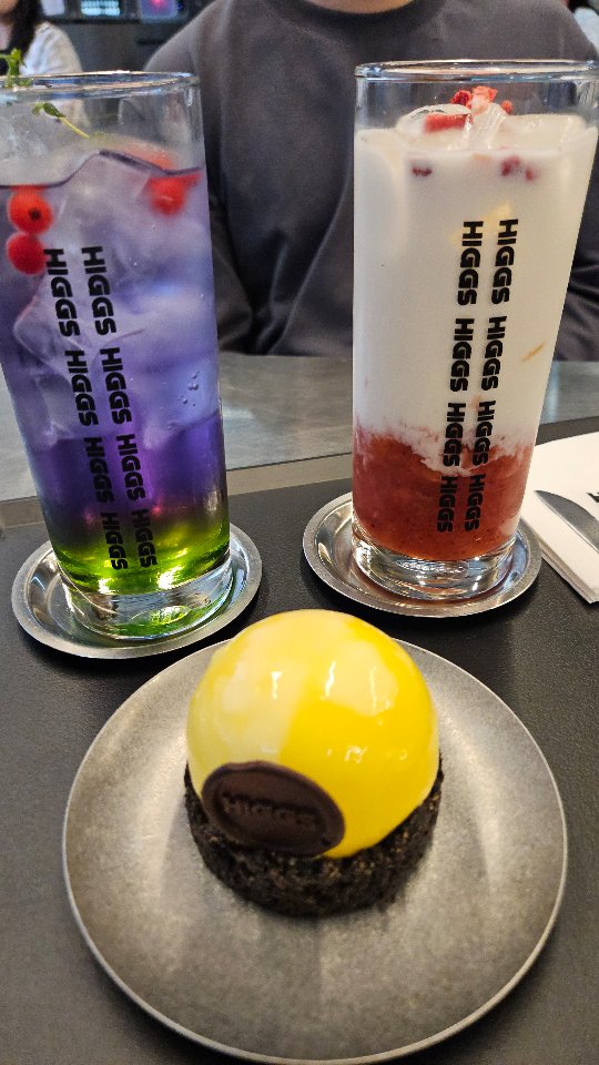 Gangnam's Cosmic Coffee Destination