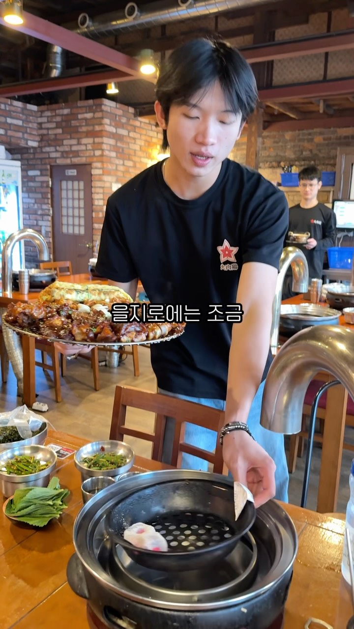 Hwayuggye: Seoul's Spicy Chicken Feet Destination
