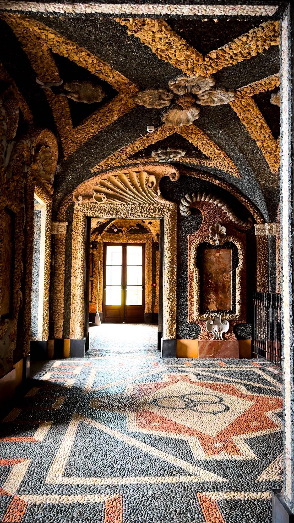 Lake Maggiore's Palazzo Borromeo and Gardens