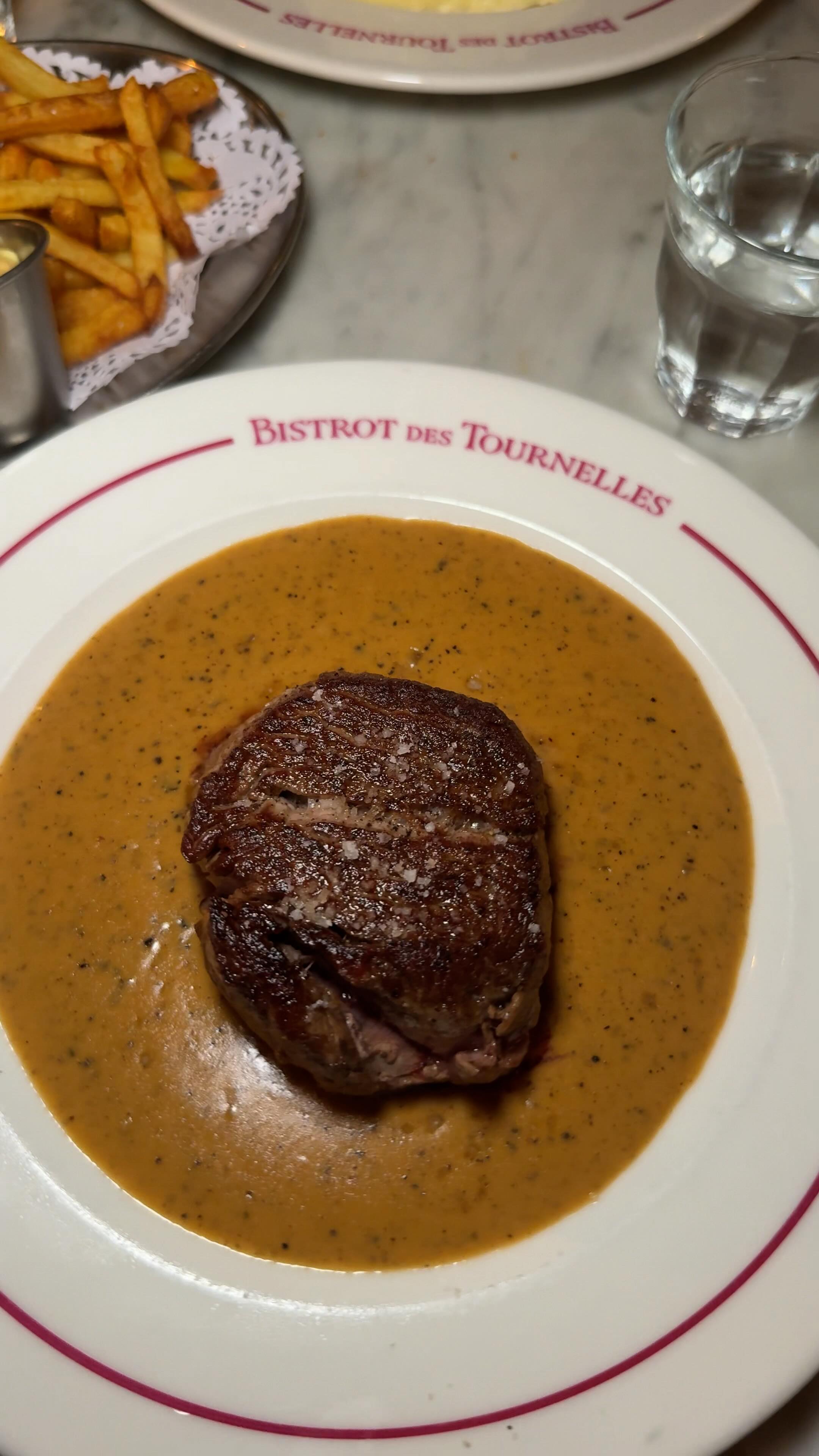 Bistrot Des Tournelles: Pleasant Service