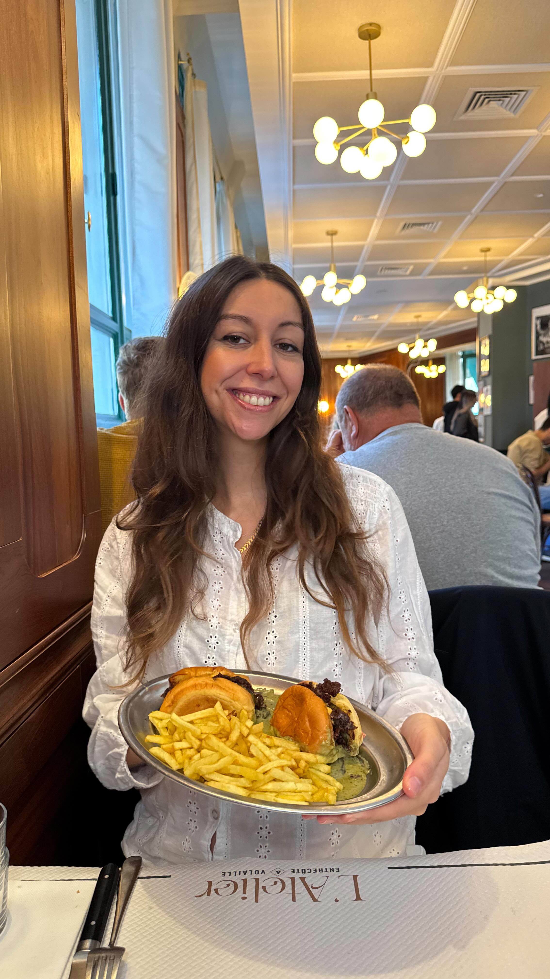 Paris Restaurant: Smash Burgers & French Desserts