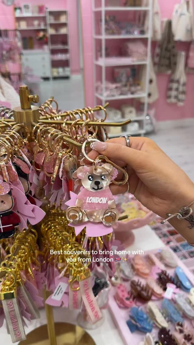 London-Themed Souvenirs From Lyna London