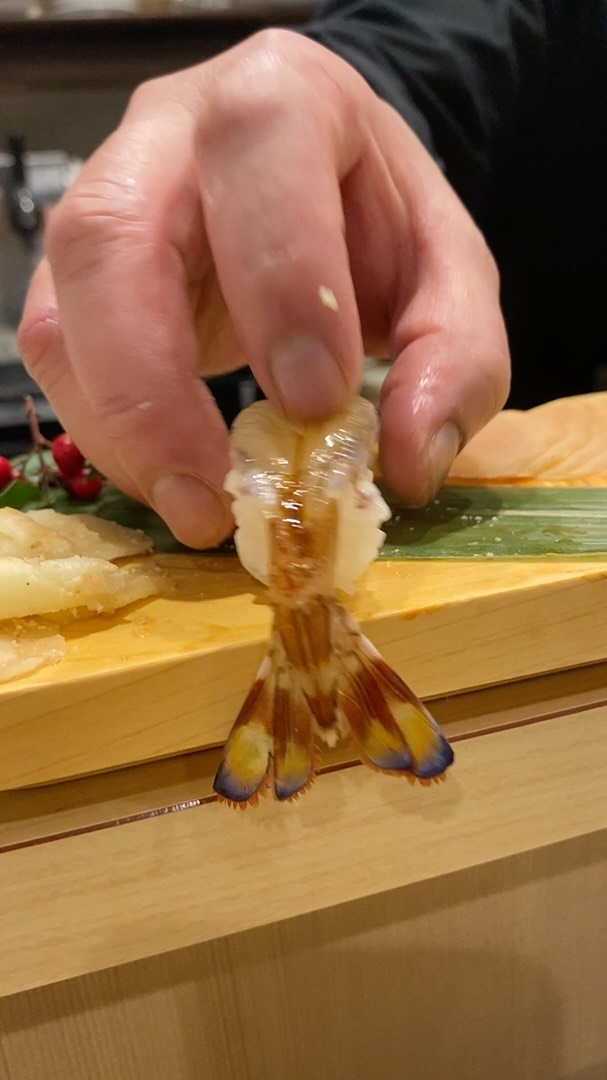 Sushinoyouya Features Fresh Shrimp Sushi Preparation
