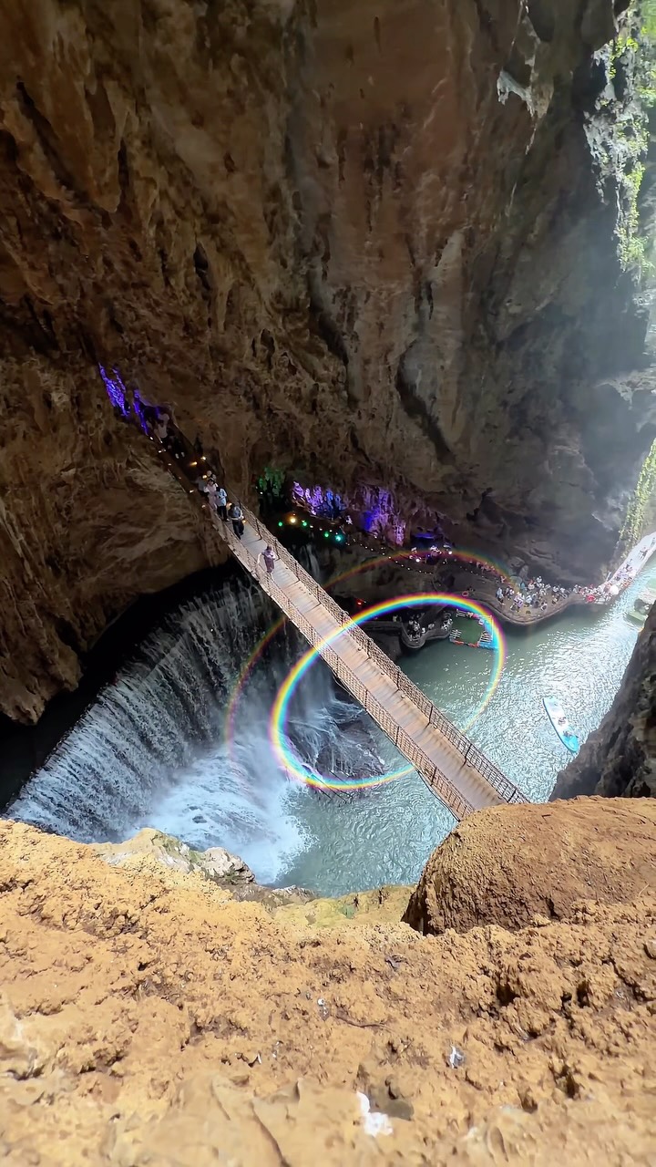 Enshi Grand Canyon Beckons Adventurers