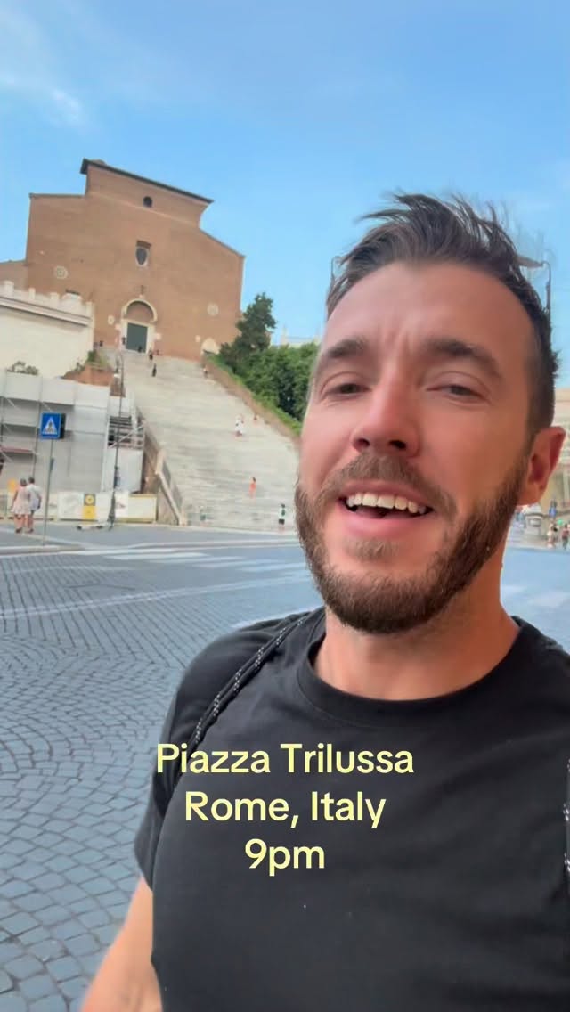 Rome's Piazza Trilussa Hosts Lively Street Performances