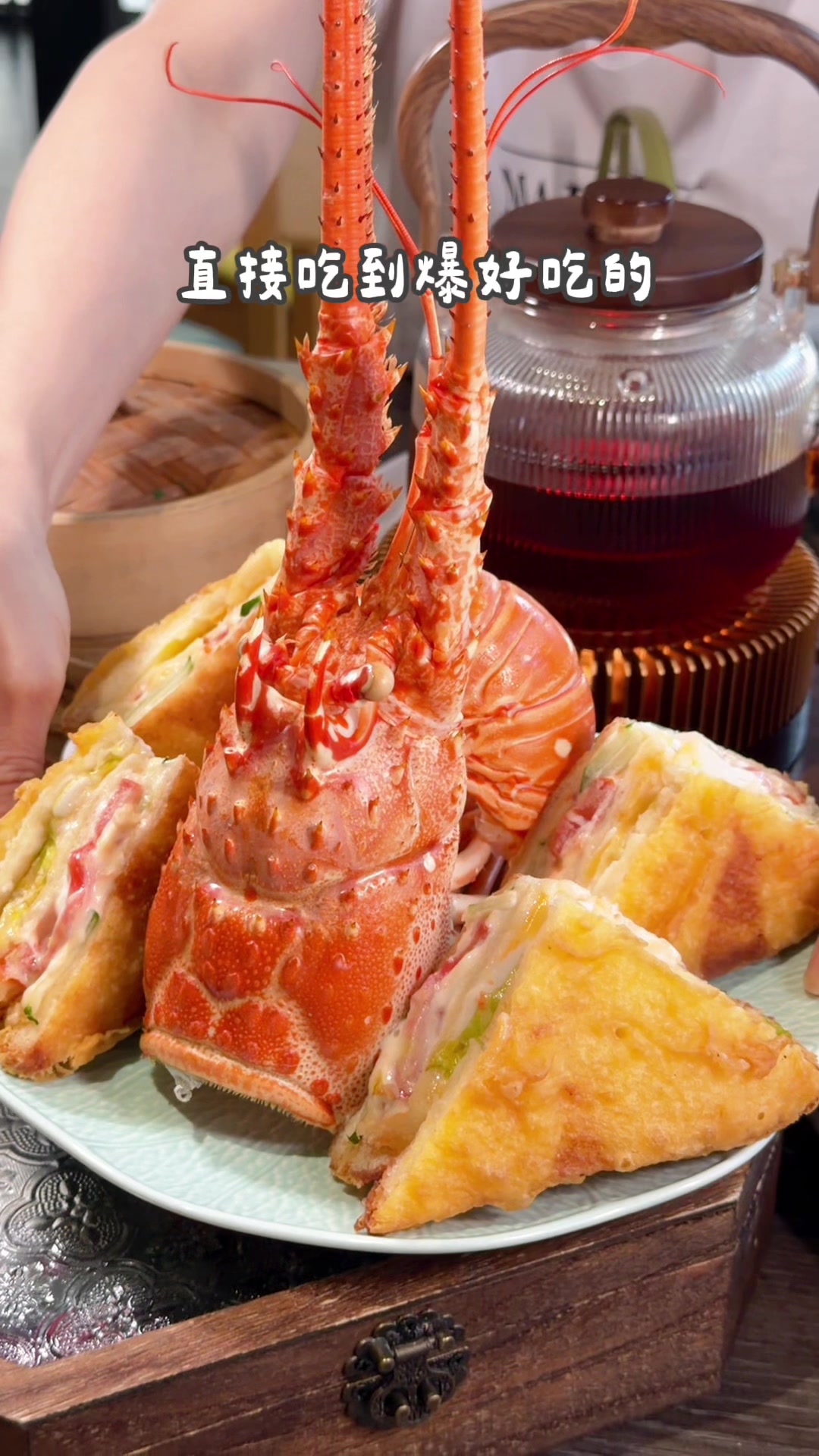Kao-hsiung Eatery Features Popular Lobster Sandwiches