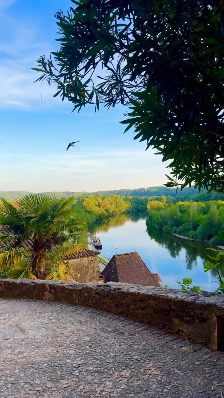Dordogne's Medieval Villages and Chateaux
