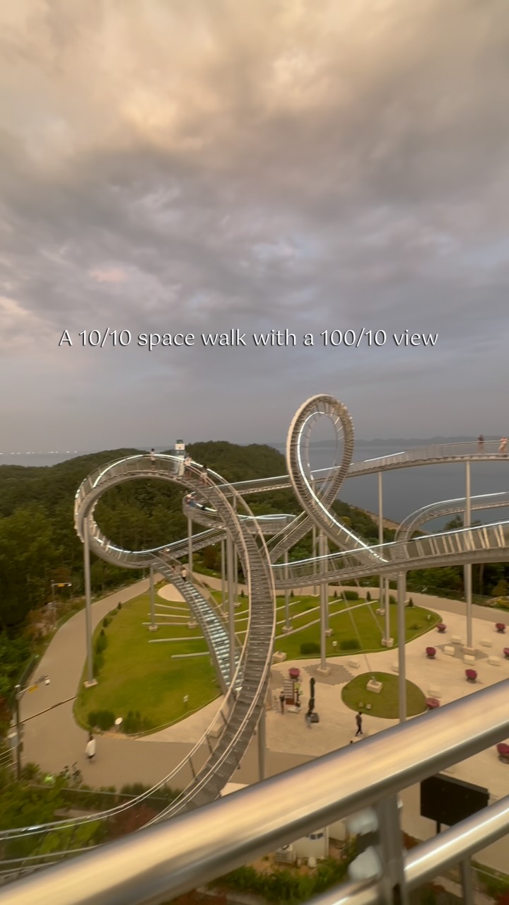 Hwanho Park Space Walk Offers Stunning Views