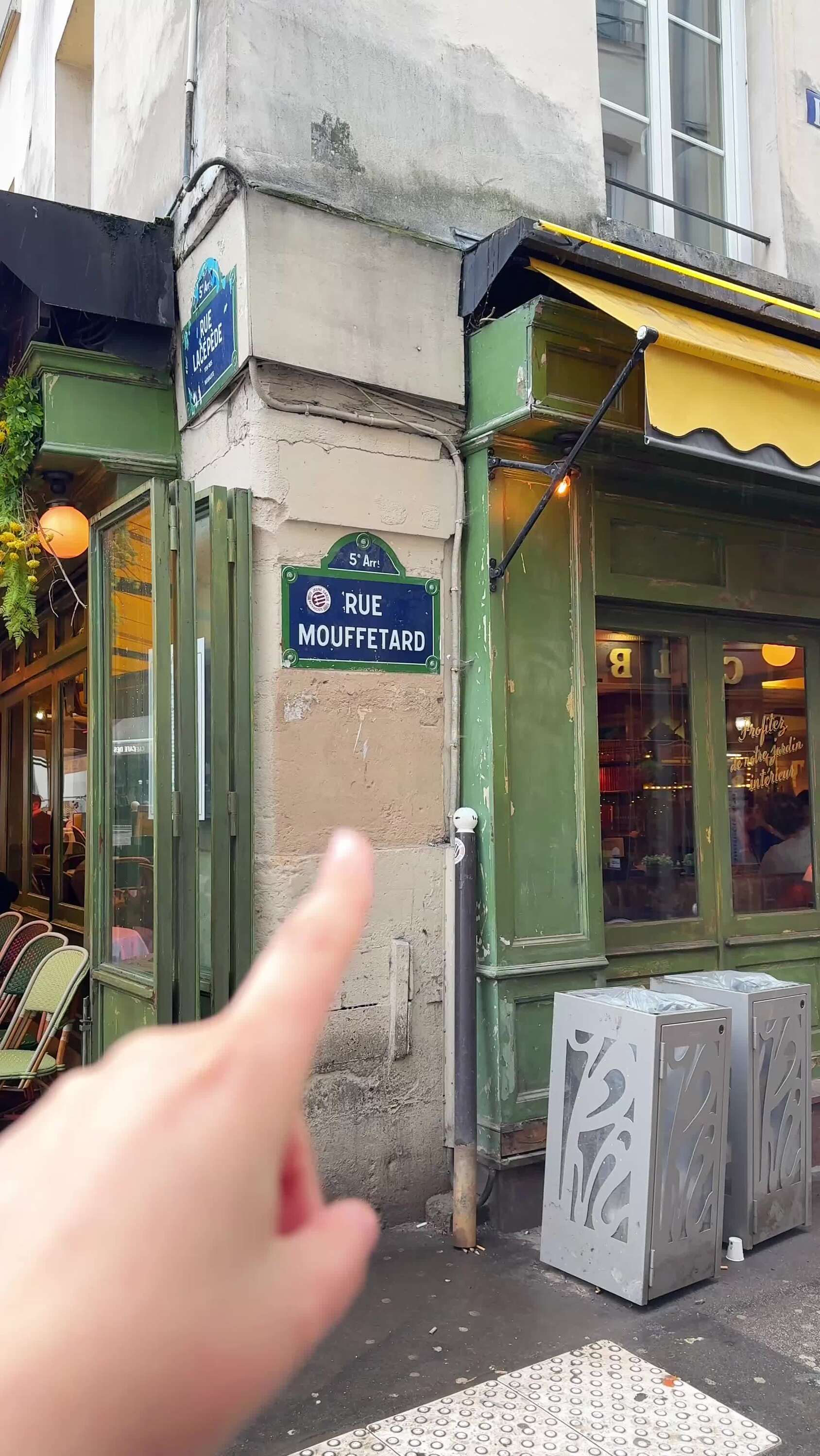 Best Burger Spot on Rue Mouffetard