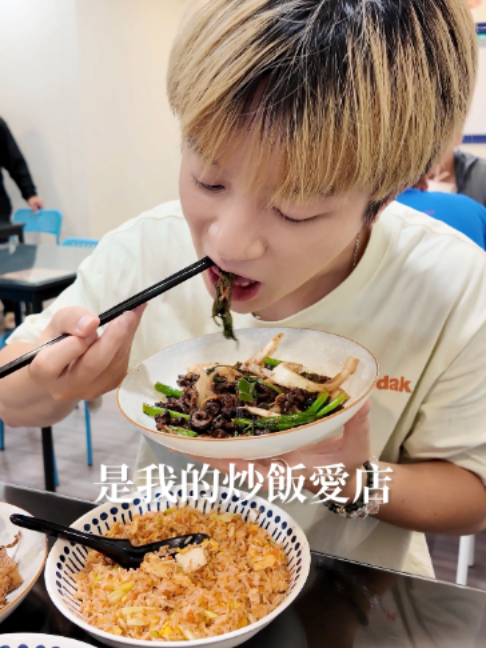Tainan Eatery Excels at Stir-Fried Specialties