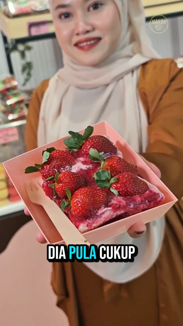 Strawberry Cafe Near Stadium Larkin