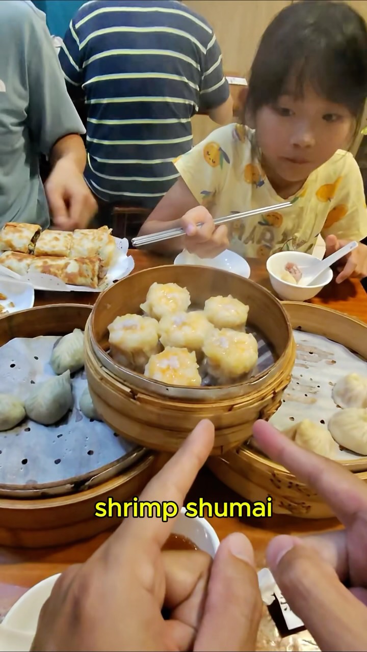 Taiwanese Soup Dumpling Eateries Near Memorial Hall