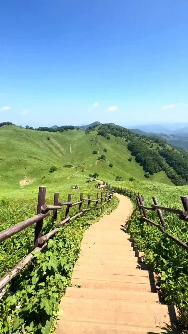 Mindungsan's Silver Grass Fields and Autumn Views