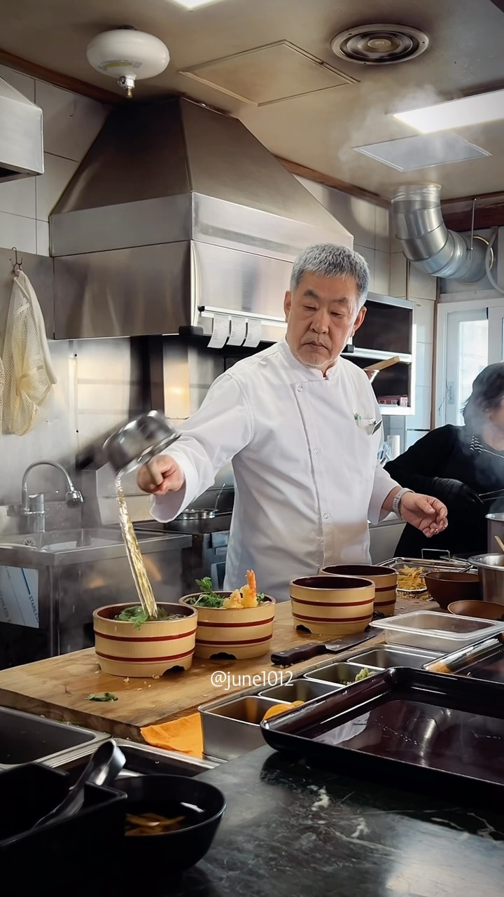 Korean Restaurant Serves Udon, Soba, and More