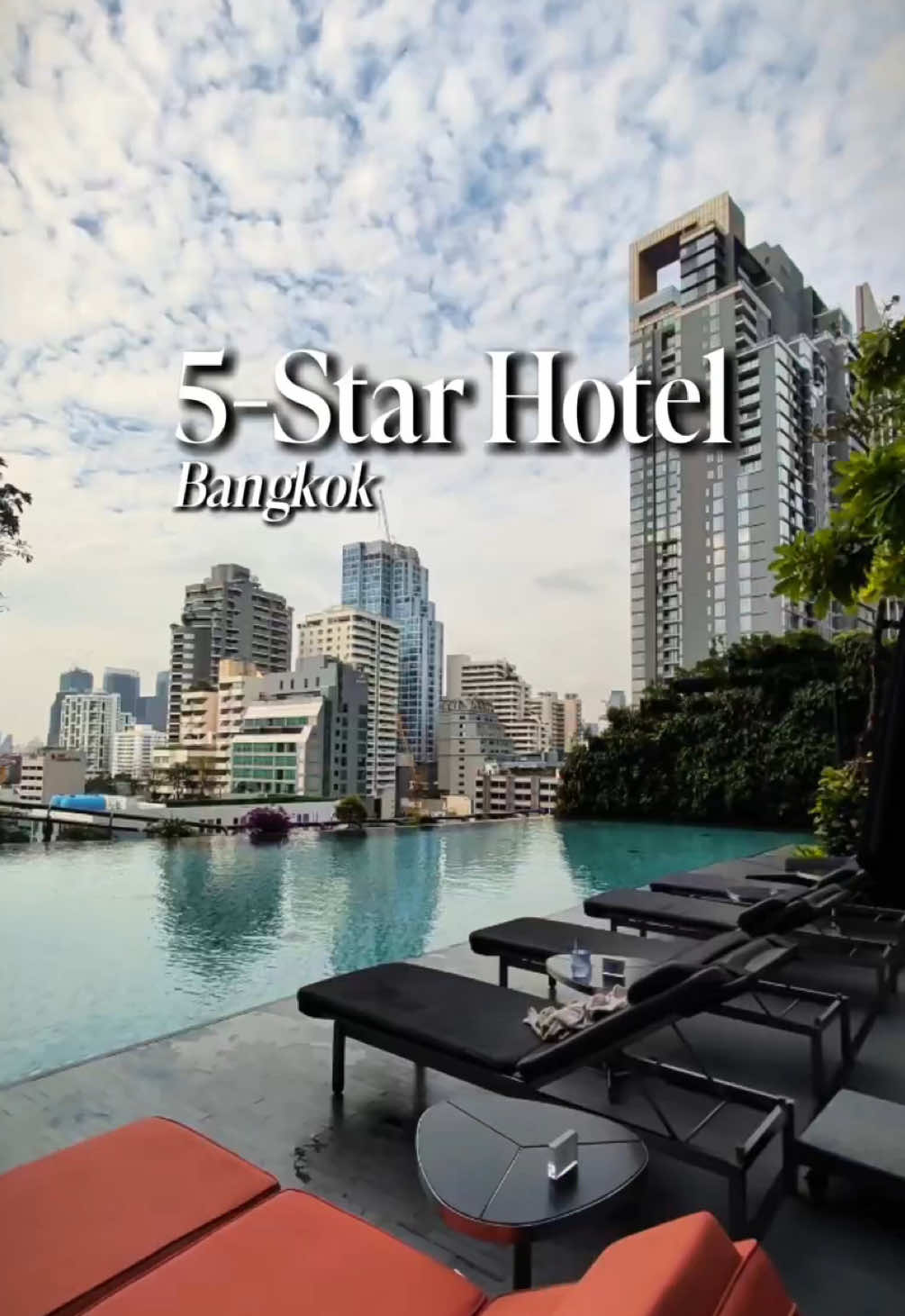 Bangkok Shopping Districts And Luxury Hotel