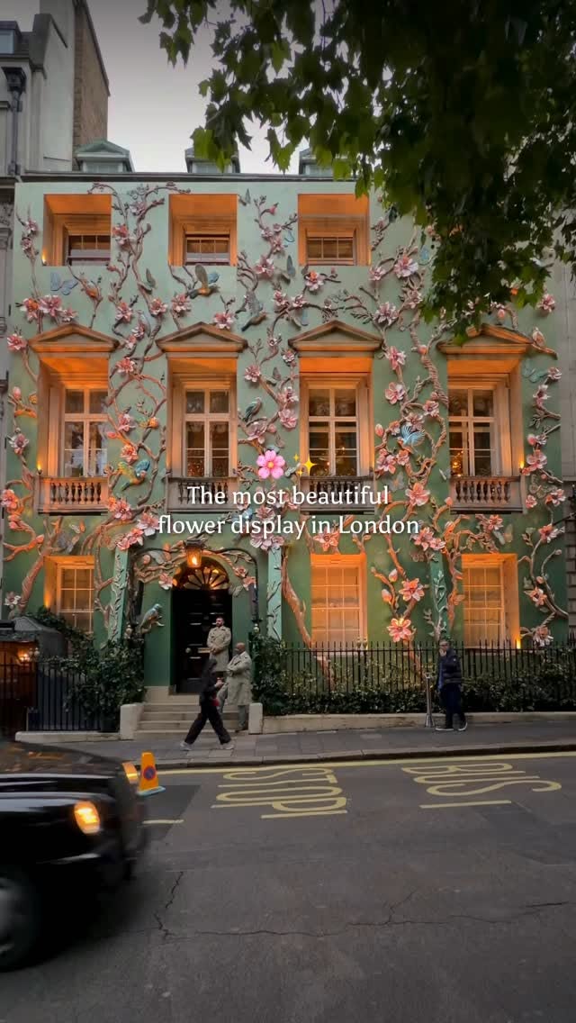 Annabel's Features Stunning Floral Display