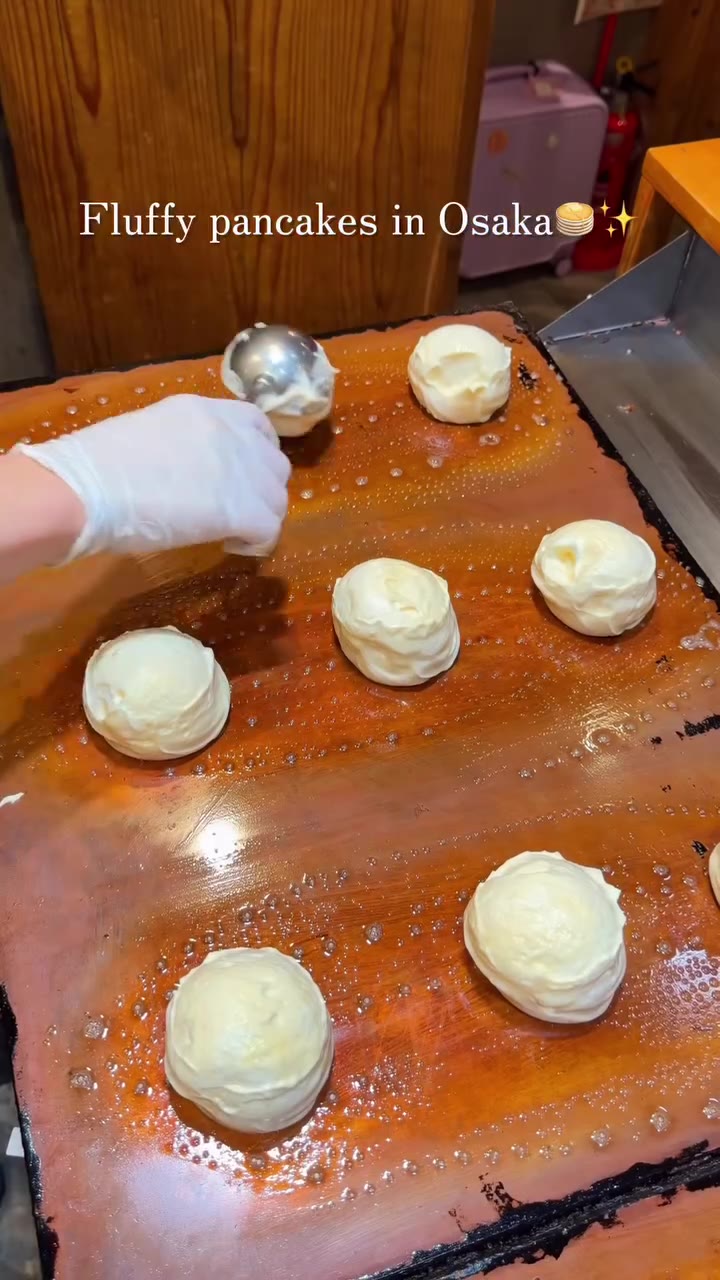 Fluffy Pancakes Draw Crowds At Osaka Cafe