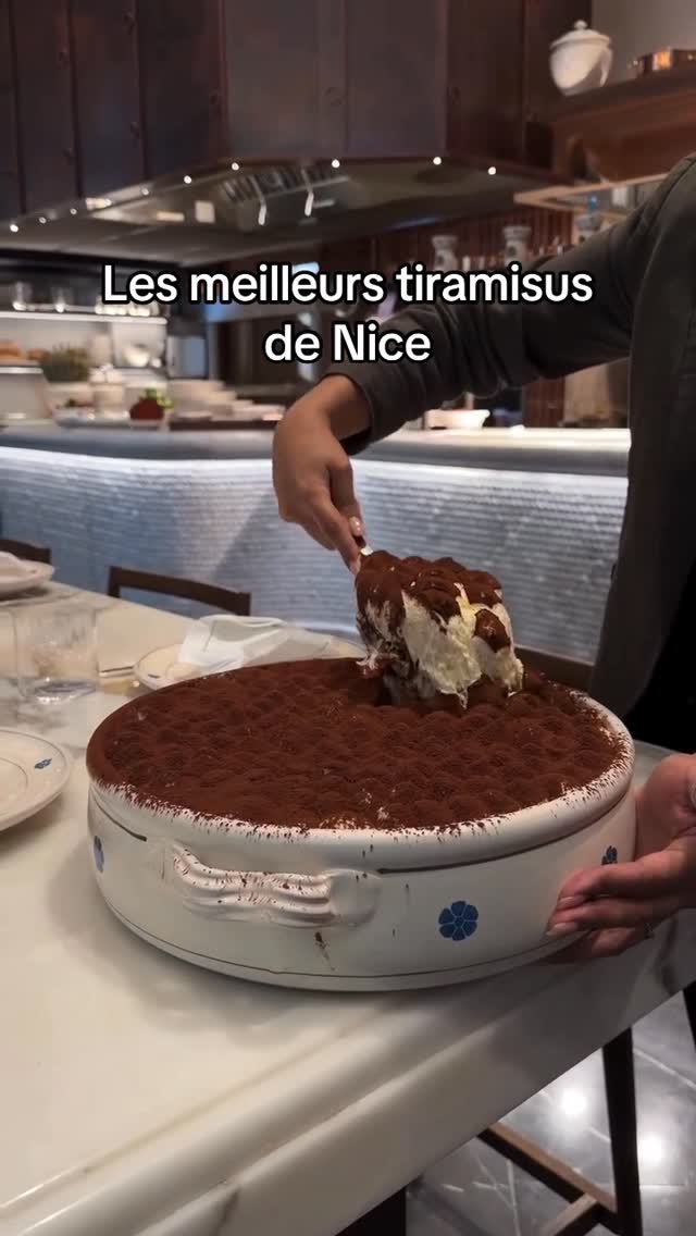 Italian Eateries Offering Neapolitan Pizza and Tiramisu